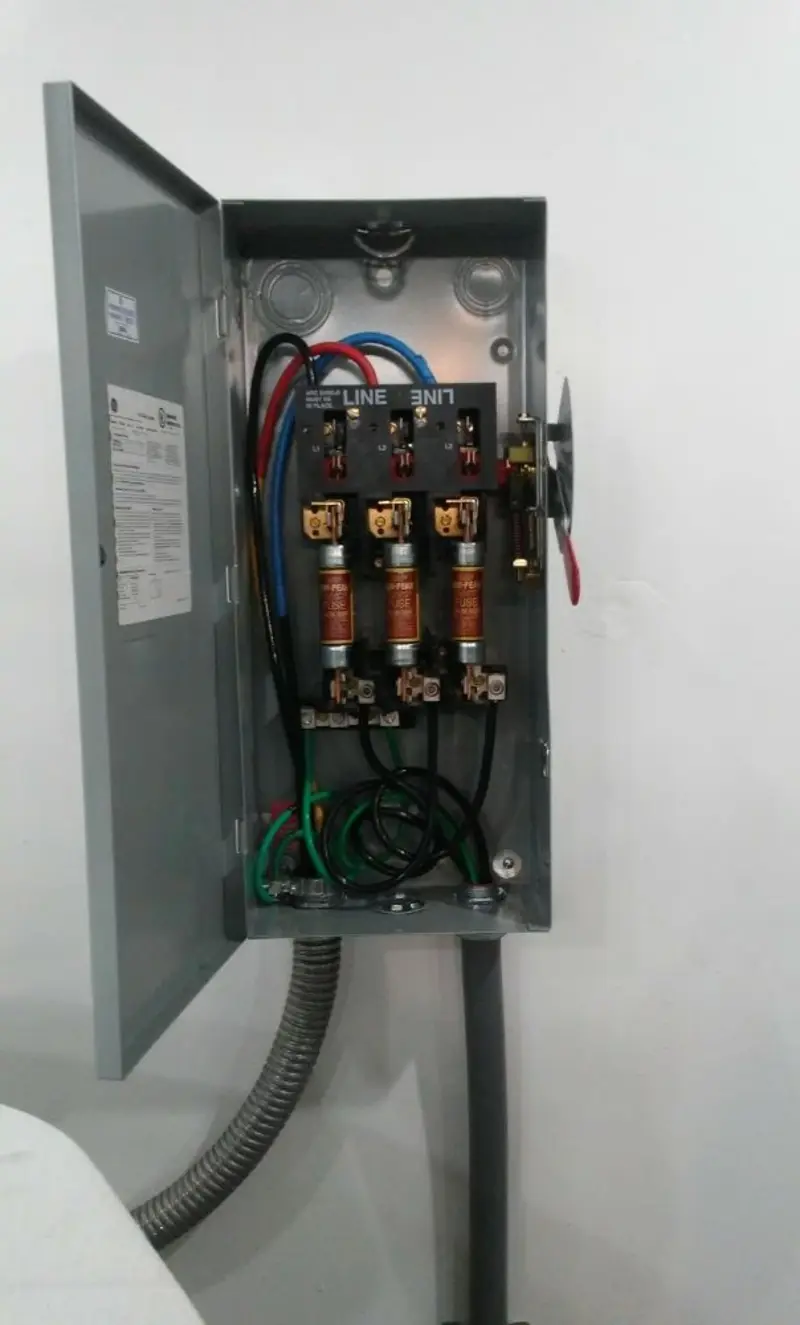 Three-phase disconnect switch installed for Smoke Detector Installation in Lewiston